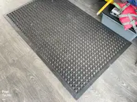 قارب مزدوج الهيكل للبيع