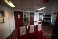 قارب مزدوج الهيكل للبيع