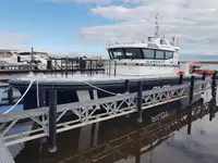 قارب إرشادي للبيع