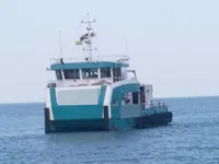 قوارب العمل للبيع