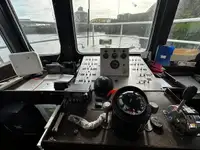 قوارب العمل للبيع