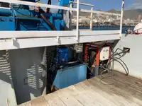 قوارب العمل للبيع