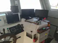 قوارب العمل للبيع