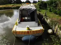 قوارب العمل للبيع