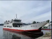 سفينة العبارة للبيع