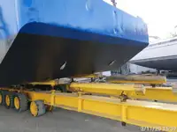 قوارب العمل للبيع