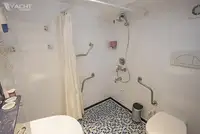 سفينة سياحية للبيع
