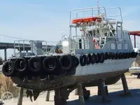 قارب طاقم للبيع