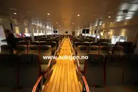 قارب مزدوج الهيكل للبيع
