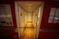 قارب مزدوج الهيكل للبيع