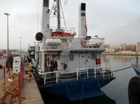 قوارب العمل للبيع