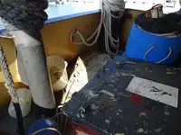 قوارب العمل للبيع