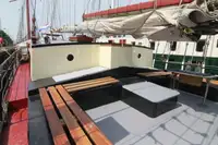 فندق عائم للبيع