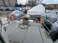 قوارب العمل للبيع