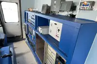 قارب مزدوج الهيكل للبيع