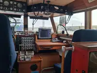 قوارب العمل للبيع