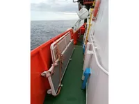 قارب طاقم للبيع