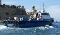 قارب طاقم للبيع