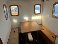 قوارب العمل للبيع