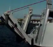 قوارب العمل للبيع