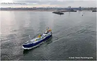 قوارب العمل للبيع