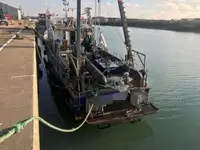 قوارب العمل للبيع