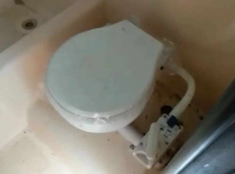 قارب طاقم للبيع