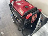 قارب مزدوج الهيكل للبيع