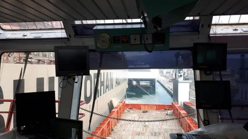 سفينة سحب للبيع