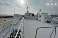 قارب مزدوج الهيكل للبيع