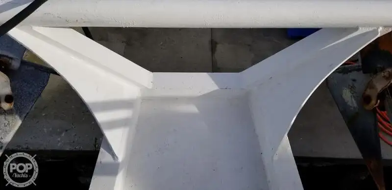 قارب مزدوج الهيكل للبيع