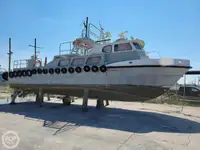 قارب طاقم للبيع