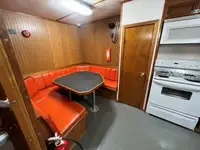 قارب طاقم للبيع
