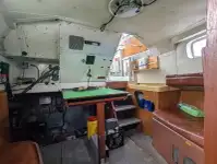قوارب العمل للبيع