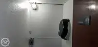 قارب مزدوج الهيكل للبيع