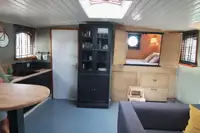 فندق عائم للبيع