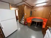قارب طاقم للبيع