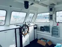 قوارب العمل للبيع