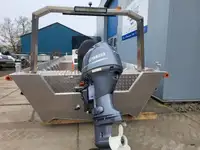 قوارب العمل للبيع