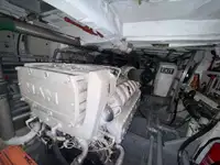 قارب مزدوج الهيكل للبيع