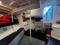 قارب طاقم للبيع
