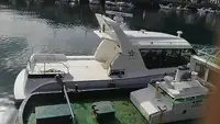 قارب طاقم للبيع