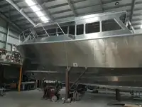 قوارب العمل للبيع