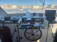قوارب العمل للبيع