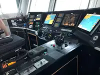 قوارب العمل للبيع