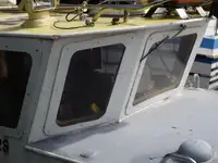 قوارب العمل للبيع