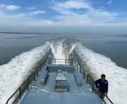 قارب طاقم للبيع
