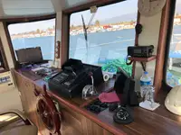 قوارب العمل للبيع