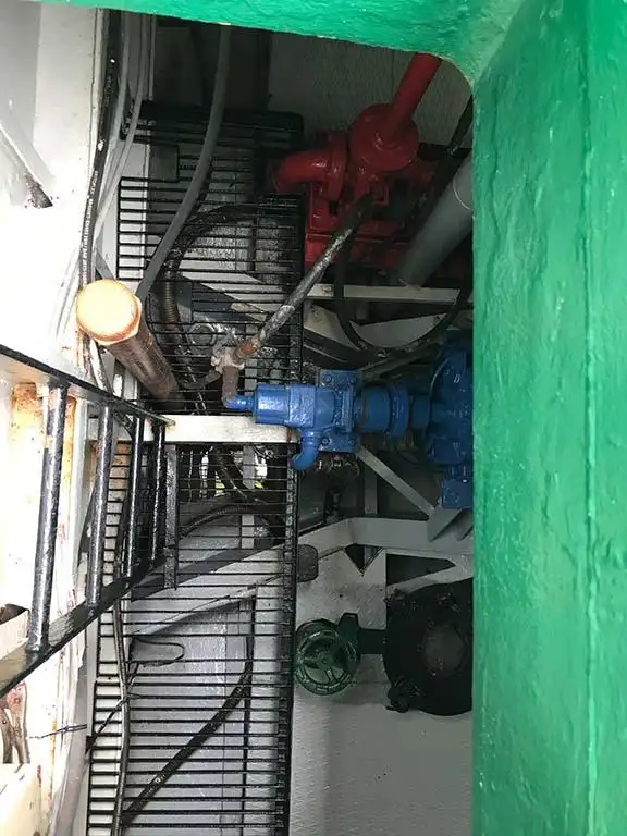 قوارب العمل للبيع