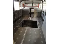 قارب طيار للبيع